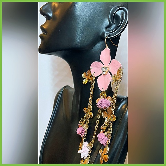 Noir Gorgeous Flower Tassel Earrings - Picture 1 of 8